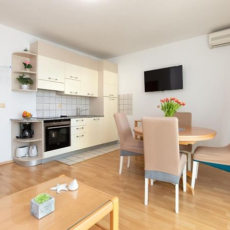 Apartment Filip Krk Town Buitenkant foto