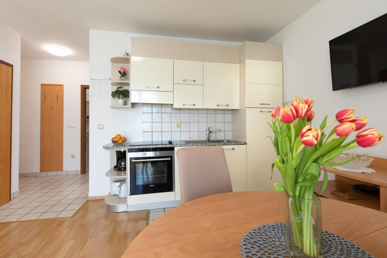 Apartment Filip Krk Town Buitenkant foto