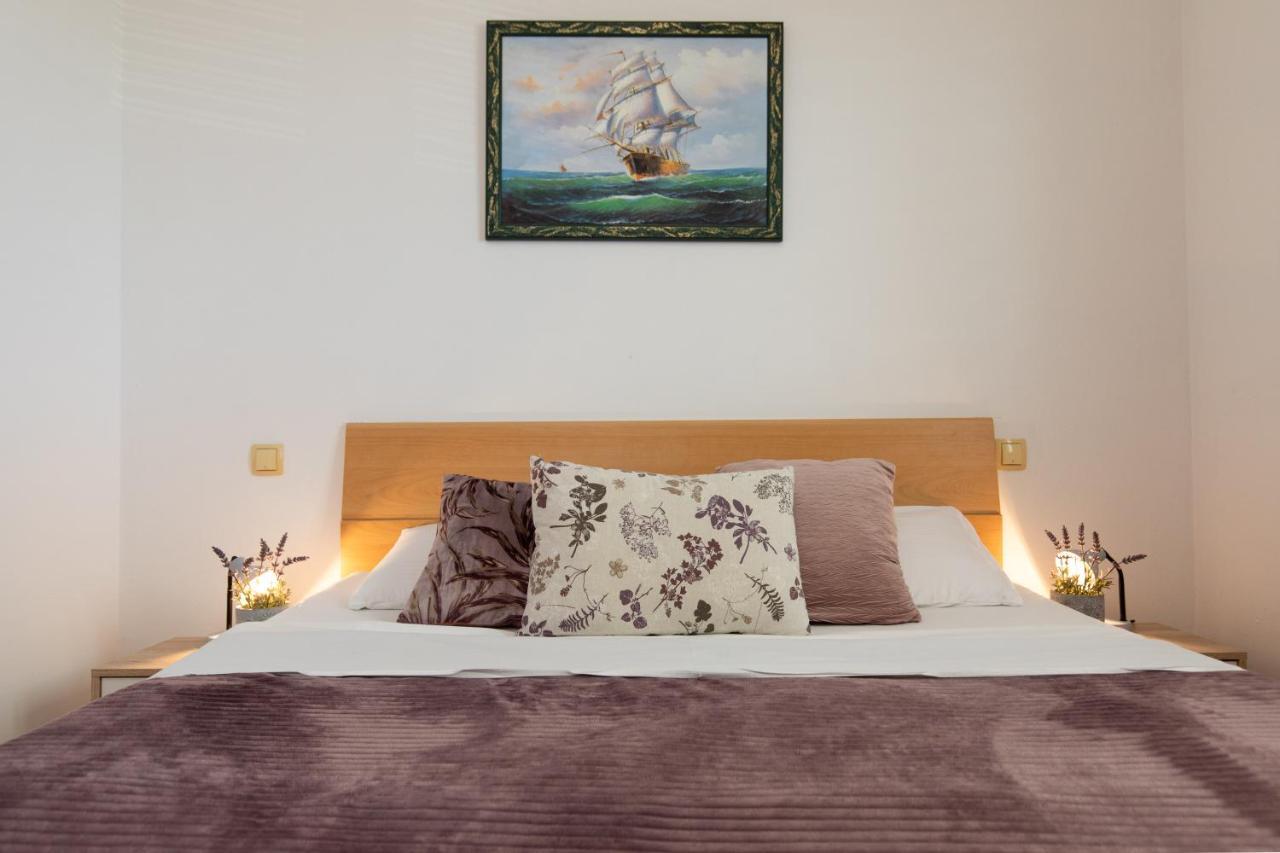 Apartment Filip Krk Town Buitenkant foto