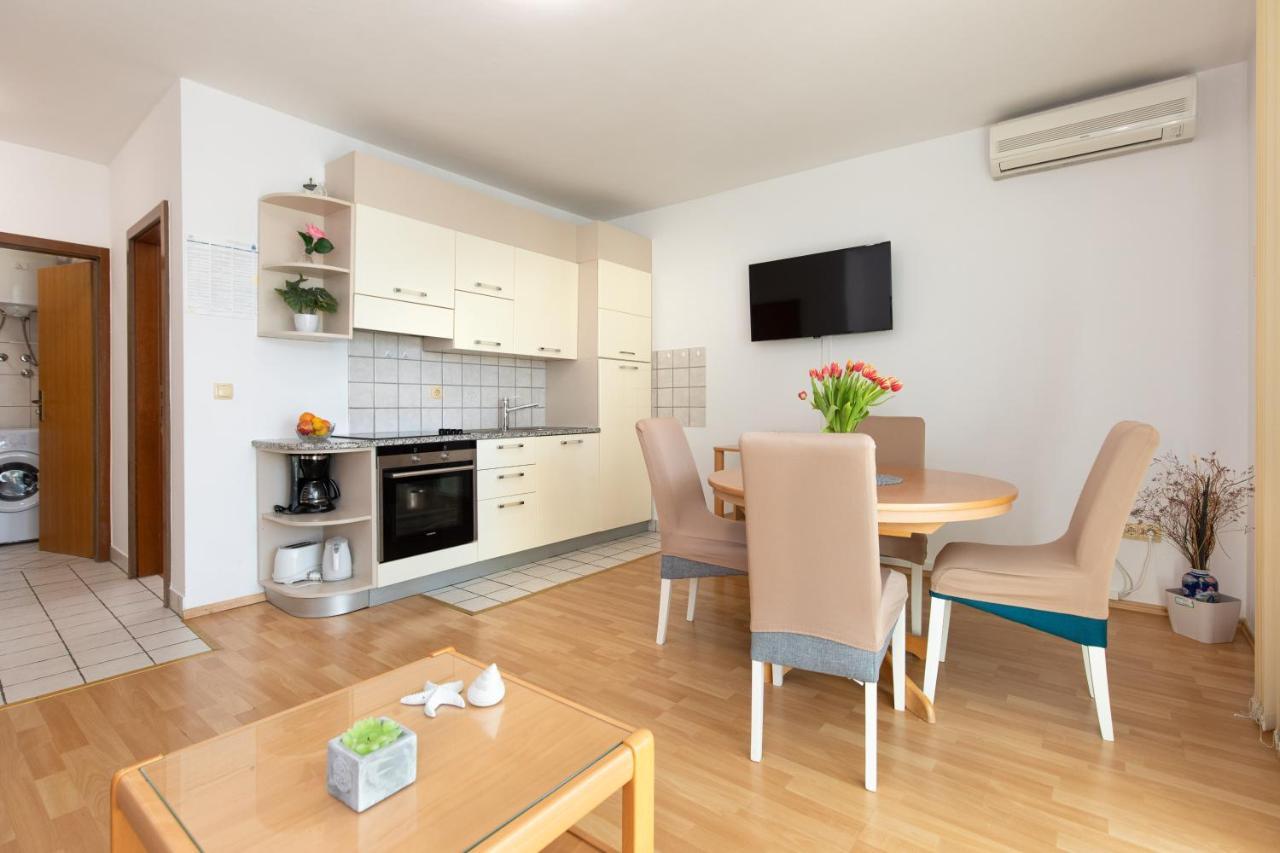 Apartment Filip Krk Town Buitenkant foto
