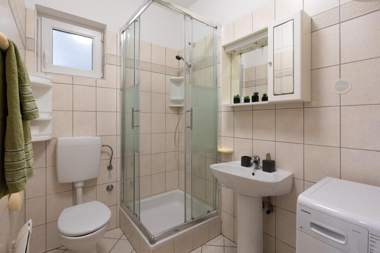 Apartment Filip Krk Town Buitenkant foto